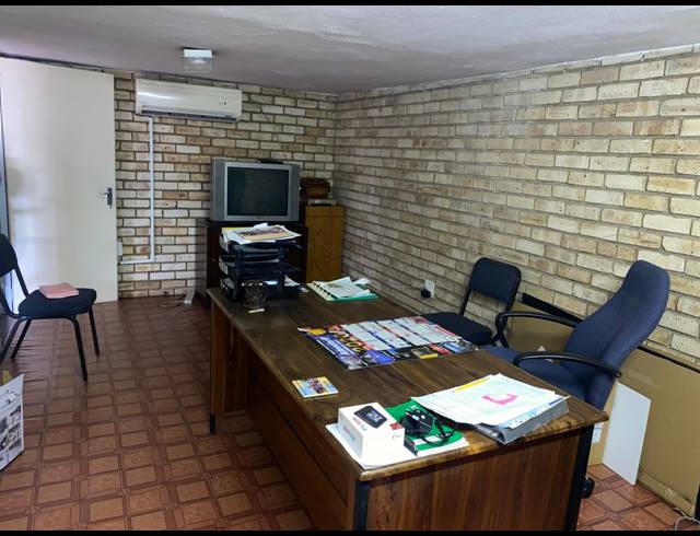 300.80M² BUSINESS CENTRE FOR SALE IN RUSTENBURG CENTRAL